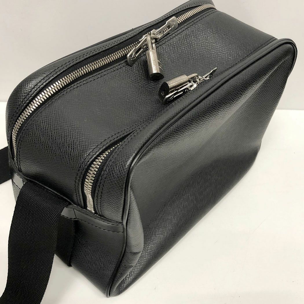 LOUIS VUITTON□リポーターPM M30152 タイガ メッセンジャー 2層