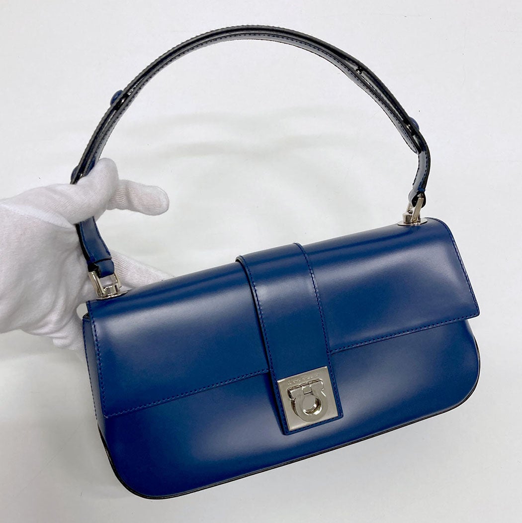 サルヴァトーレフェラガモ ハンドバッグ ショルダーバッグ 肩掛け ガンチーニ AB-21 1780 レディース Salvatore Ferragamo サルバトーレフェラガモ/ショルダーバッグ/ガンチーニ/アイボリー