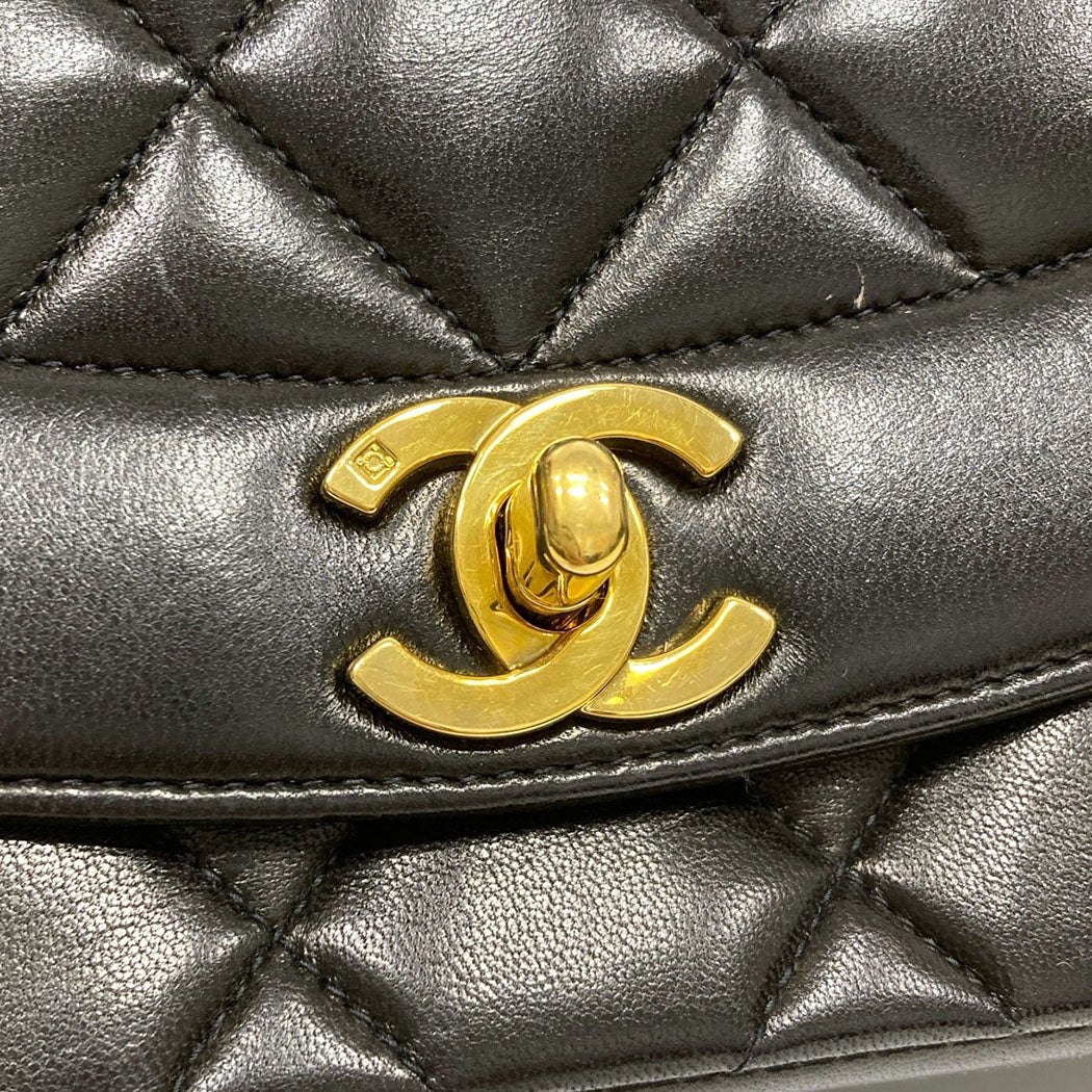 CHANEL シャネル/ダイアナフラップチェーンショルダー/G金具/281****/Aランク/09【中古】 CHANEL シャネル ショルダーバッグ トートバッグ マトラッセ キャビア