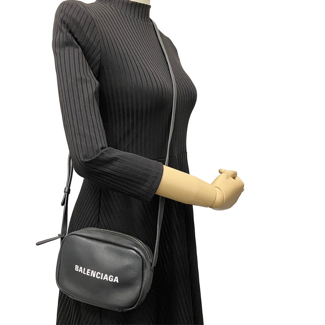 バレンシアガ  エブリデイ カメラバッグXS ショルダー レザー 489809 BALENCIAGA エブリデイカメラバッグXS 489809 ブラック レザー ロゴ