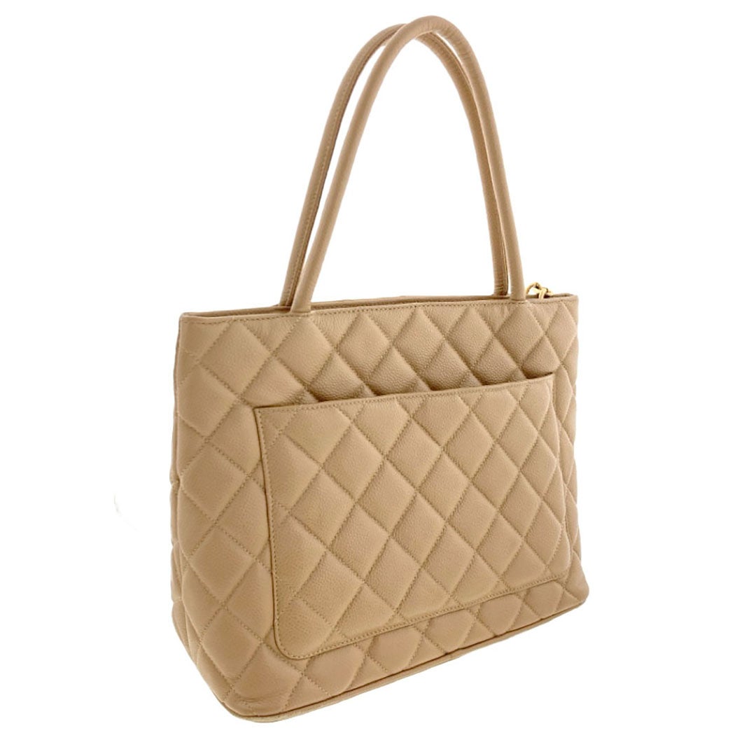 CHANEL 復刻トート A01804 マトラッセ キャビアスキン ベージュ